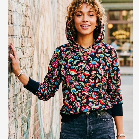 masseys Tops - MASSEYS Women’s Whimsical Garden Hoodie Black Floral Knit Sweater Size Large